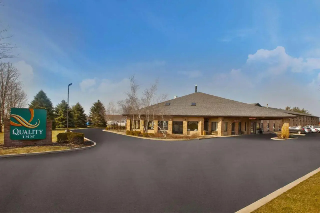 photo 1 of Baymont Inn and Suites Marshall