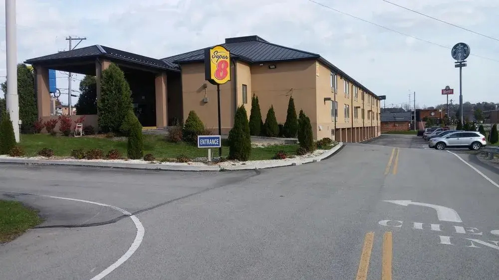 photo 1 of Baymont Inn & Suites Somerset