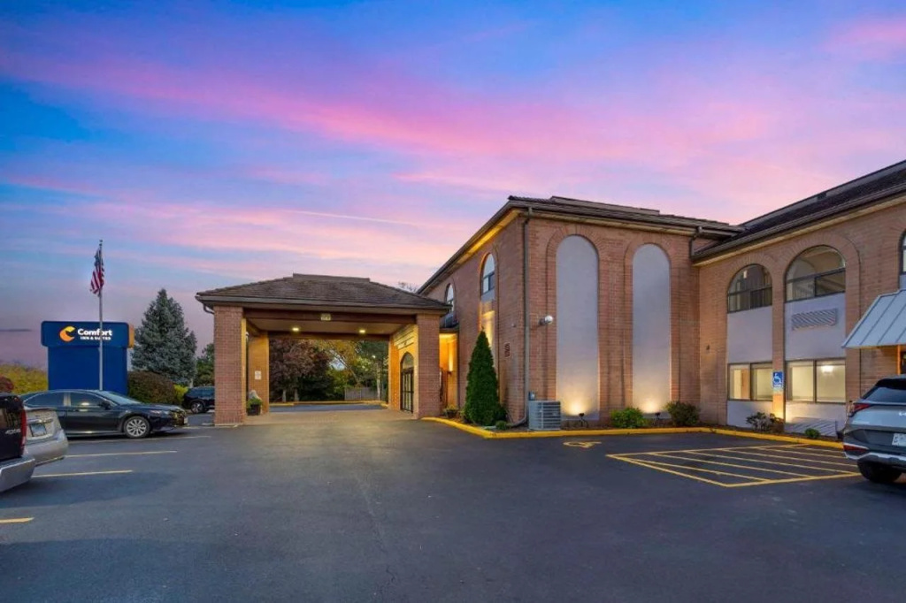 photo 1 of Comfort Inn & Suites Mundelein-Vernon Hills