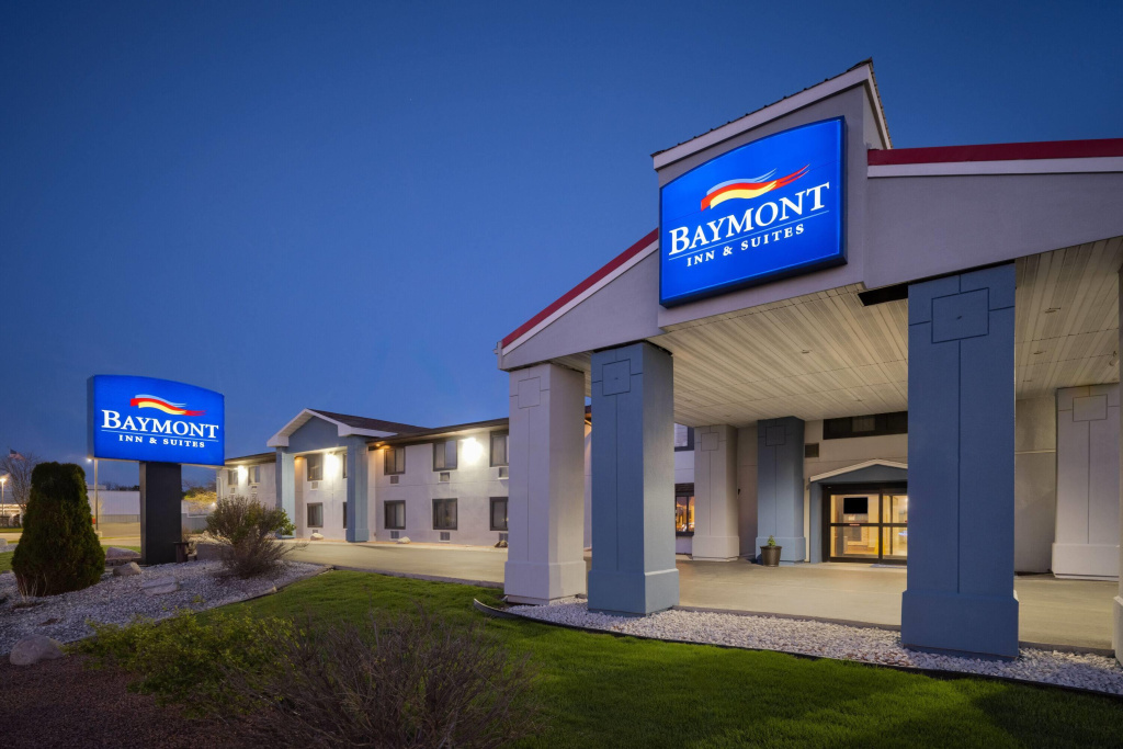 photo 1 of Baymont by Wyndham Waukesha