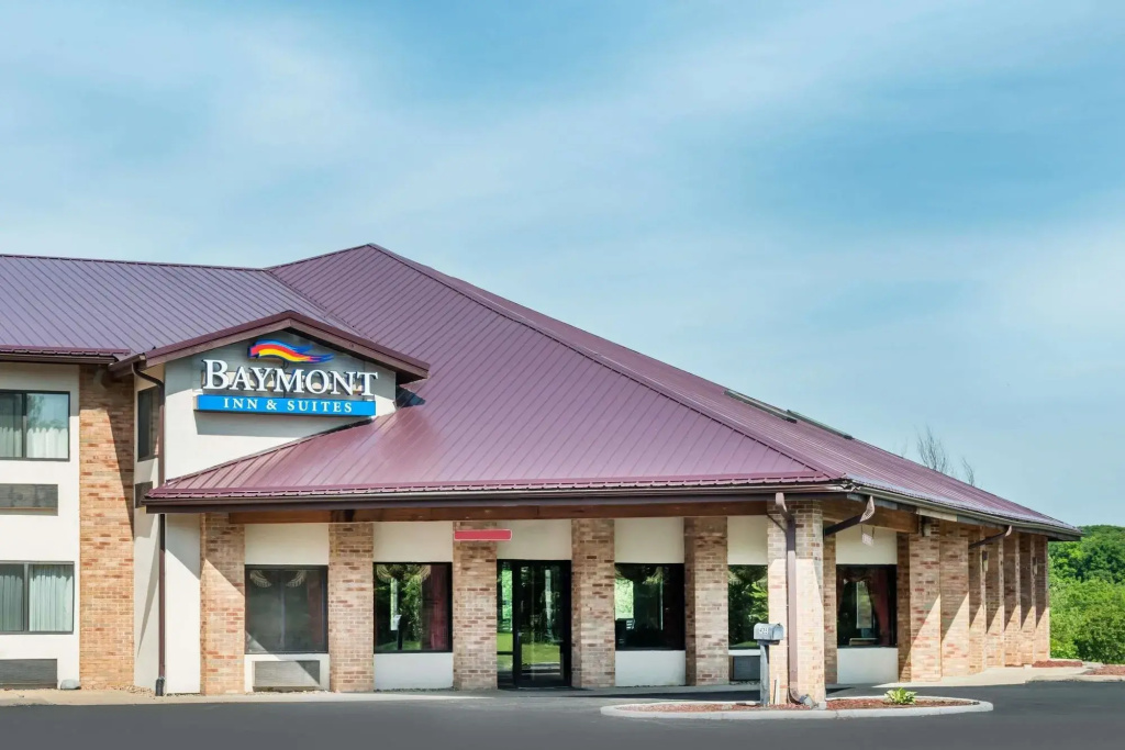 photo 1 of Baymont Warrenton MO