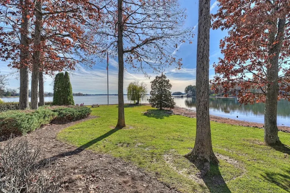 photo 1 of Bear Creek Lodge by Avantstay Lakefront + Dock