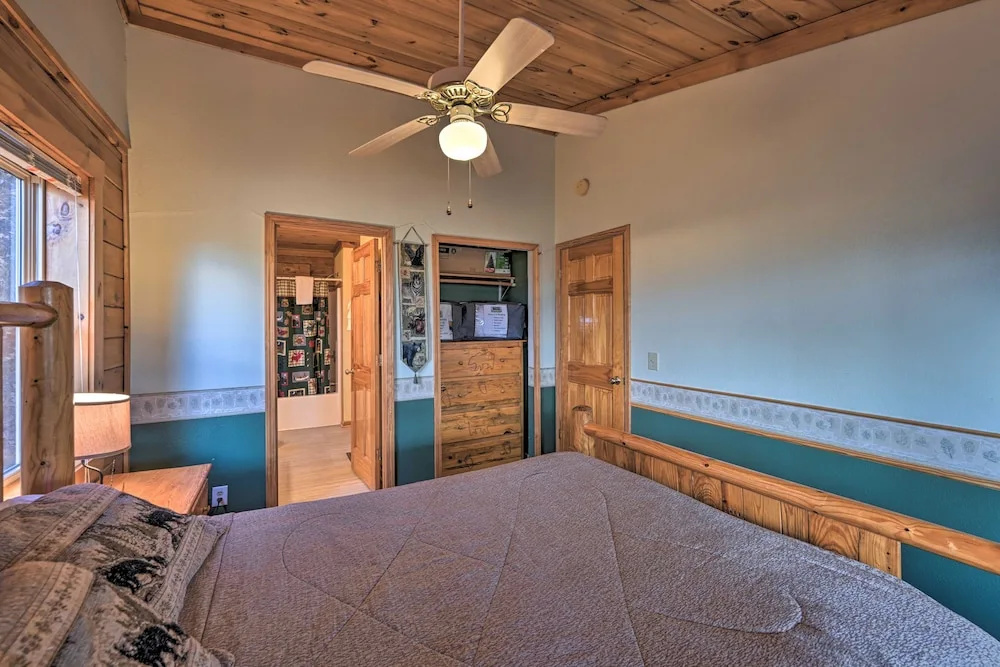 photo 1 of 'bear Den' Cabin: Hot Tub, 4 Mi to Nantahala River