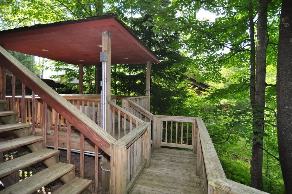 photo 1 of Bear`s Den - Northface