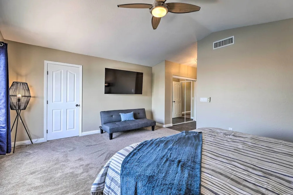 photo 1 of Beautiful Lakefront Peoria Home w/ Community Pool