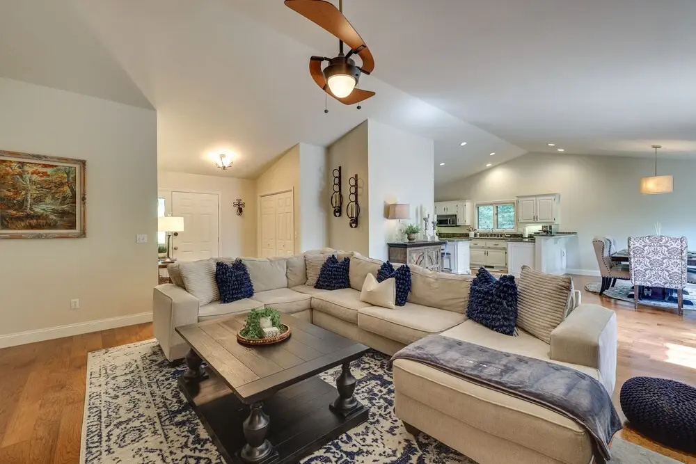 photo 1 of Bella Vista Vacation Rental: Access to Loch Lomond