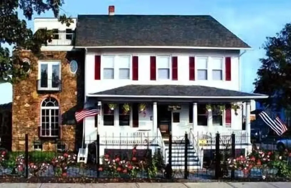 photo 1 of Belle View Inn