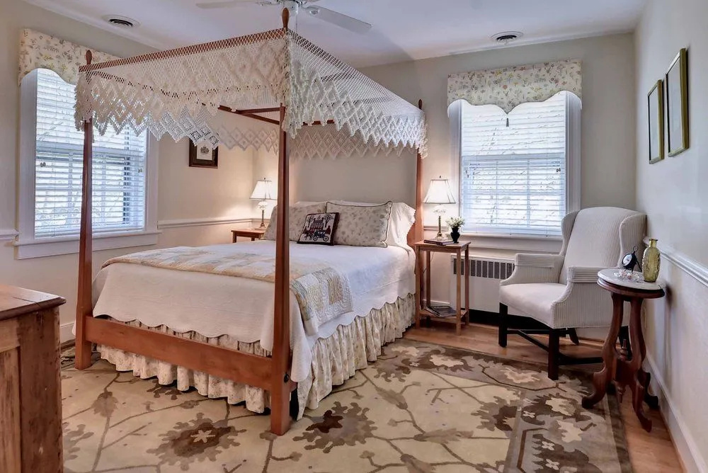 photo 1 of Bentley Manor Inn