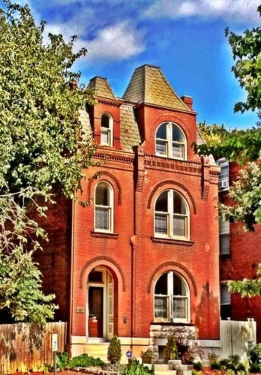 photo 1 of Benton Park Inn