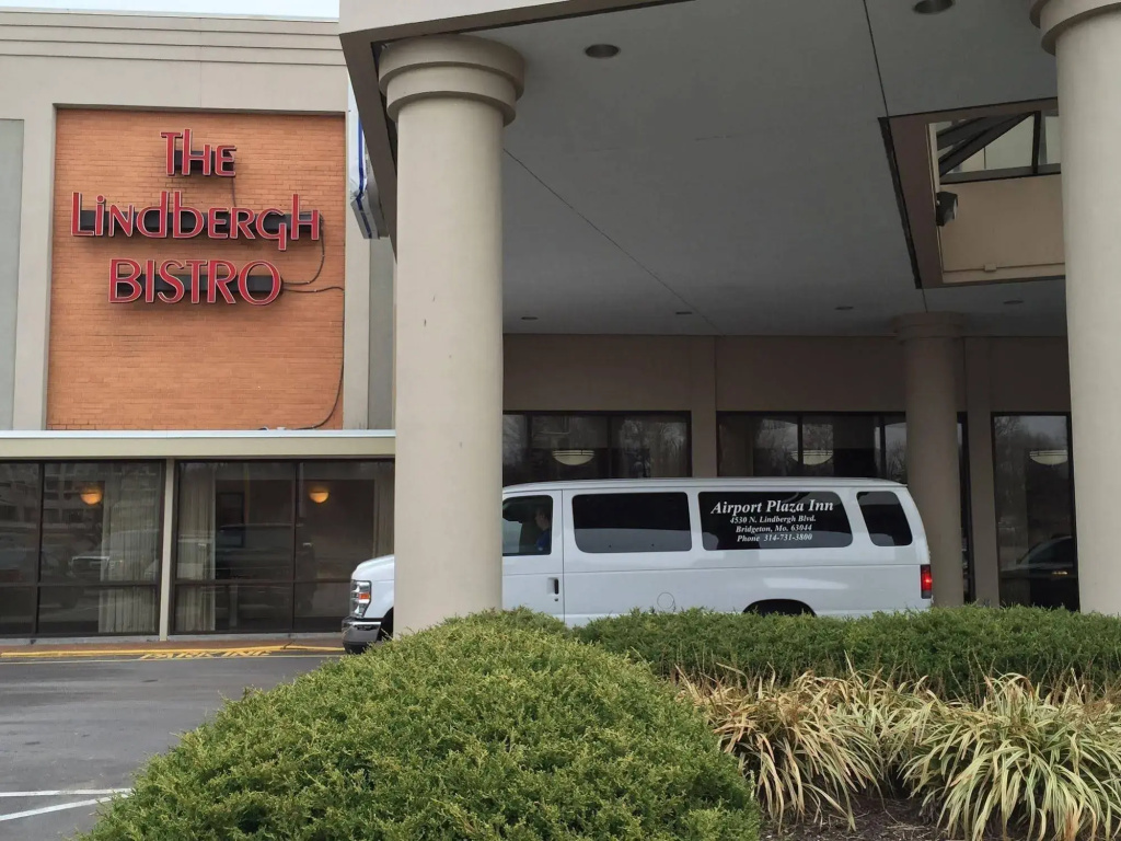 photo 1 of Airport Plaza Inn and Conference Center