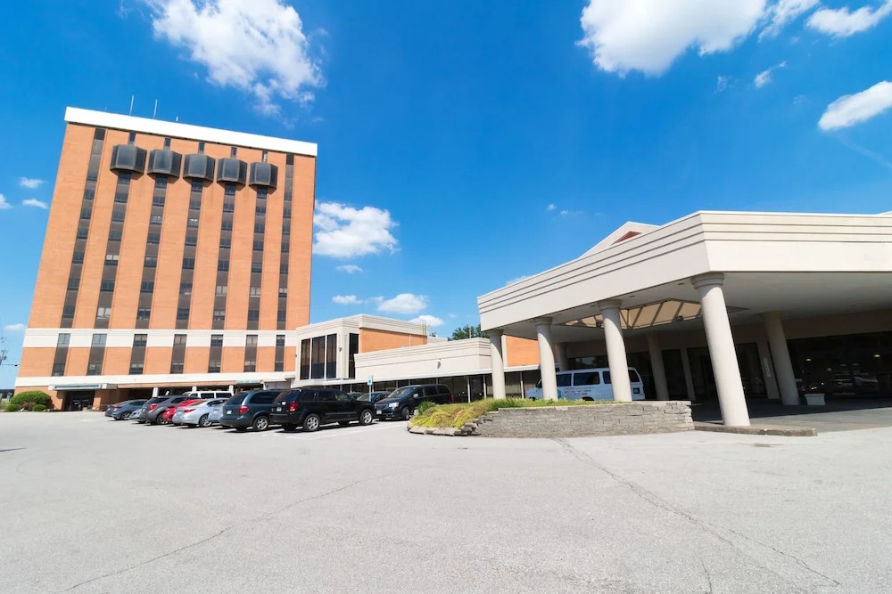 photo 1 of Best Western Airport Plaza Inn
