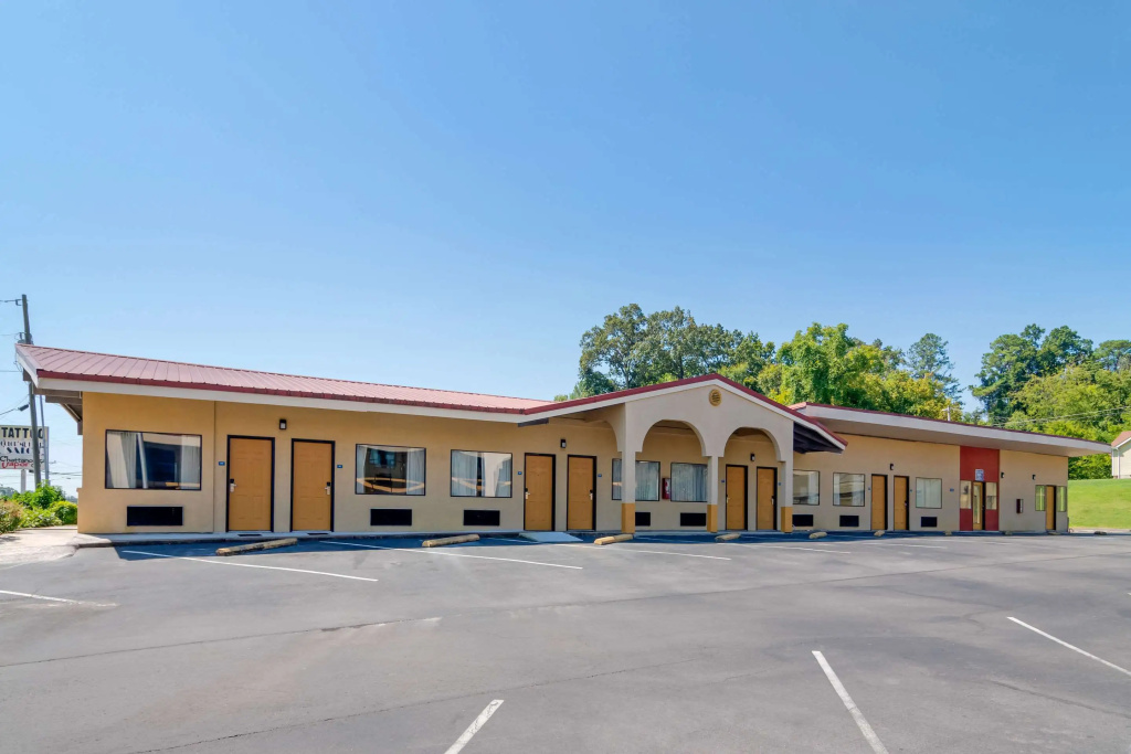 photo 1 of Econo Lodge Inn & Suites near Chickamauga Battlefield