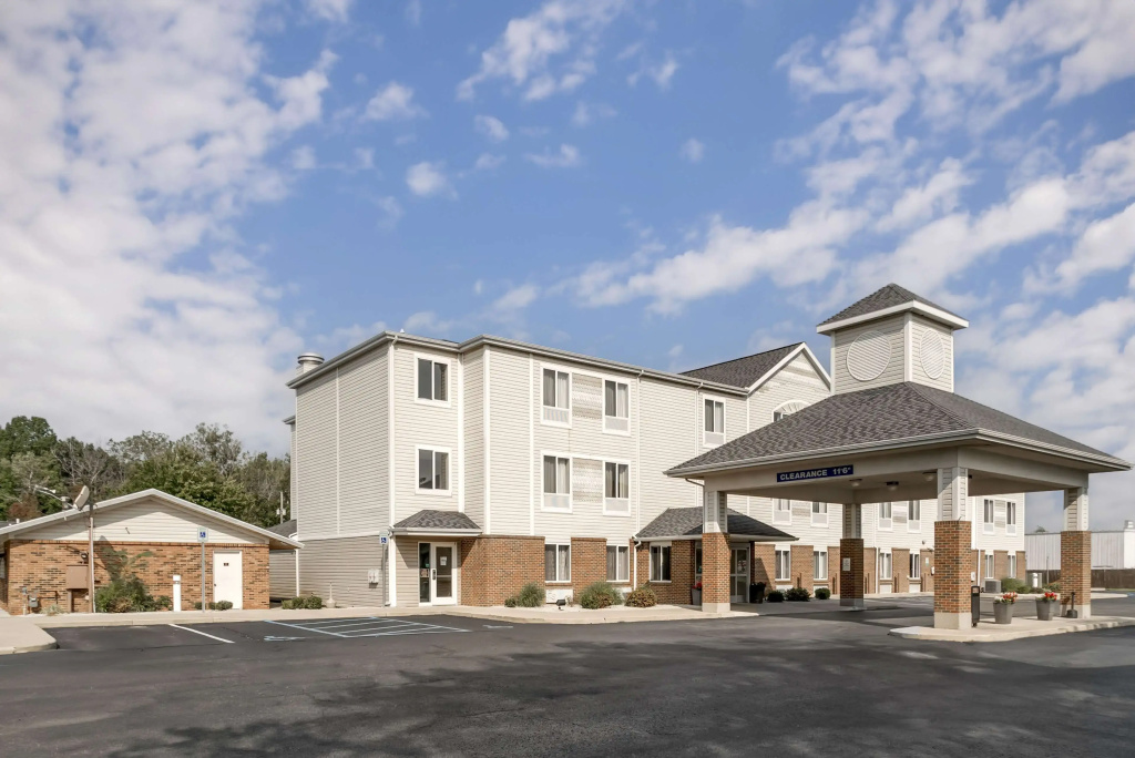 photo 1 of Best Western Beacon Inn