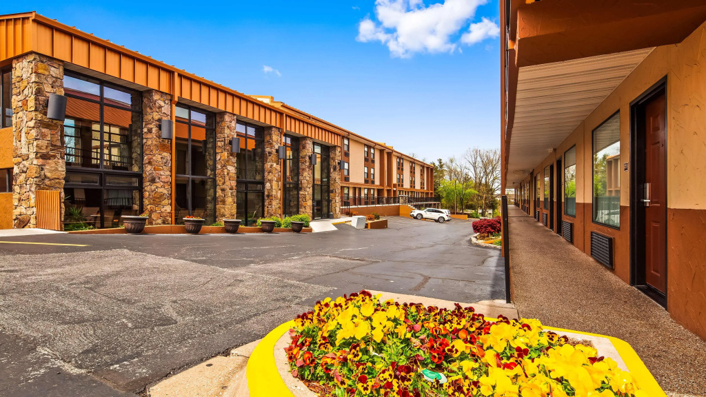 photo 1 of Best Western Center Pointe Inn