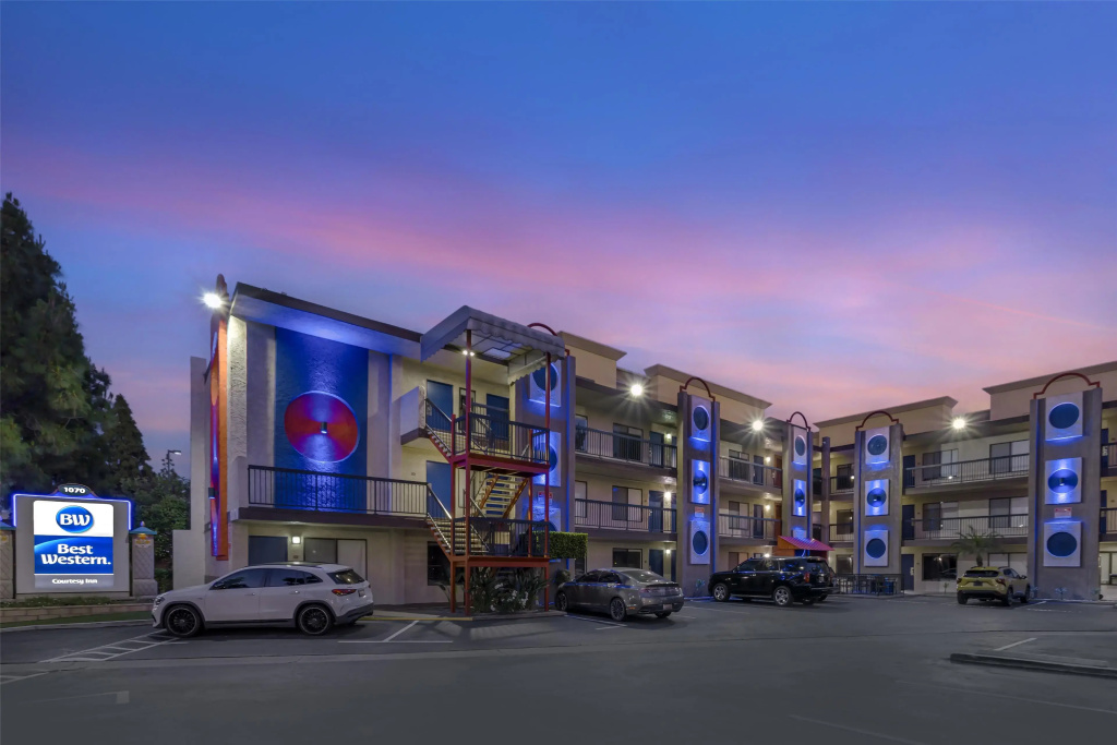 photo 1 of Best Western Courtesy Hotel - Anaheim Resort Amusement Park