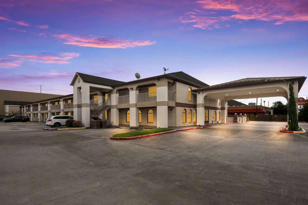 photo 1 of SureStay Hotel by Best Western Deer Park