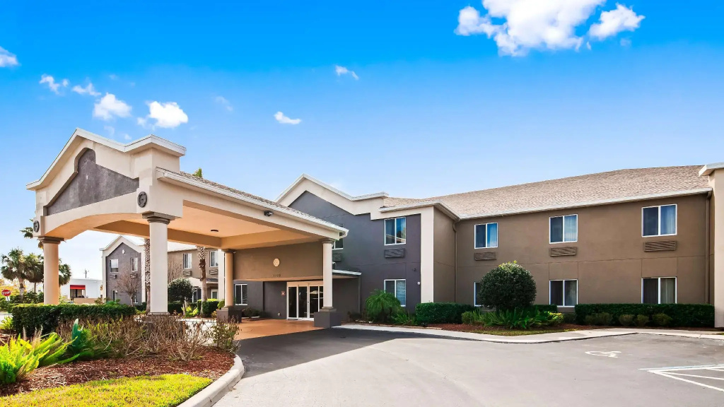 photo 1 of Best Western Edgewater Inn