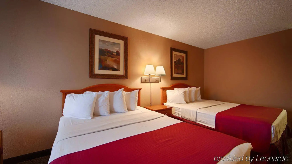 photo 1 of The Parkwood Inn & Suites