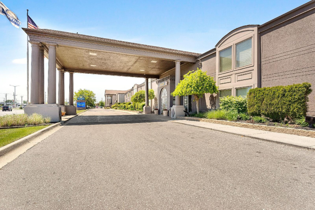 photo 1 of Days Inn & Suites by Wyndham Roseville/Detroit Area