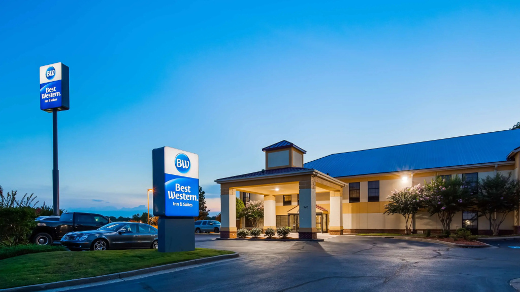 photo 1 of Best Western Hiram Inn & Suites