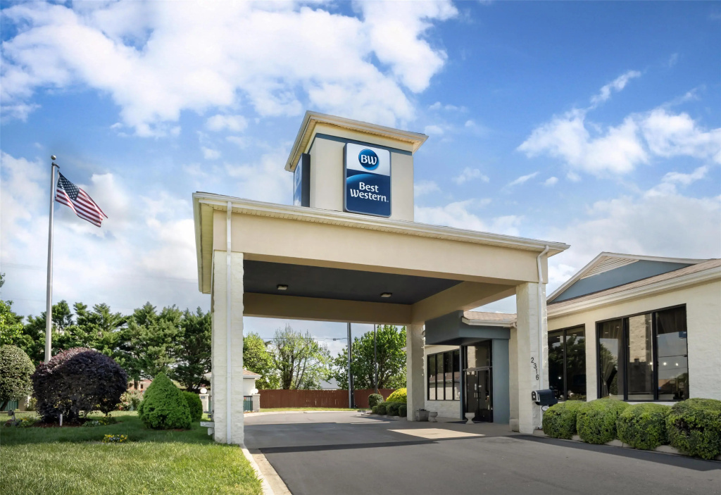 photo 1 of Best Western Inn & Suites - Monroe