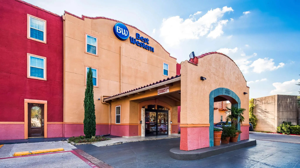 photo 1 of Motel 6 Dallas, TX – Downtown