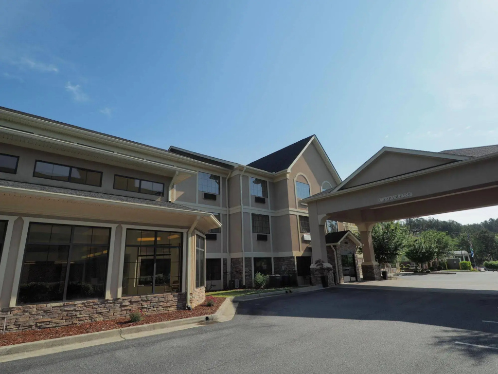 photo 1 of Country Inn & Suites by Radisson, Canton, GA