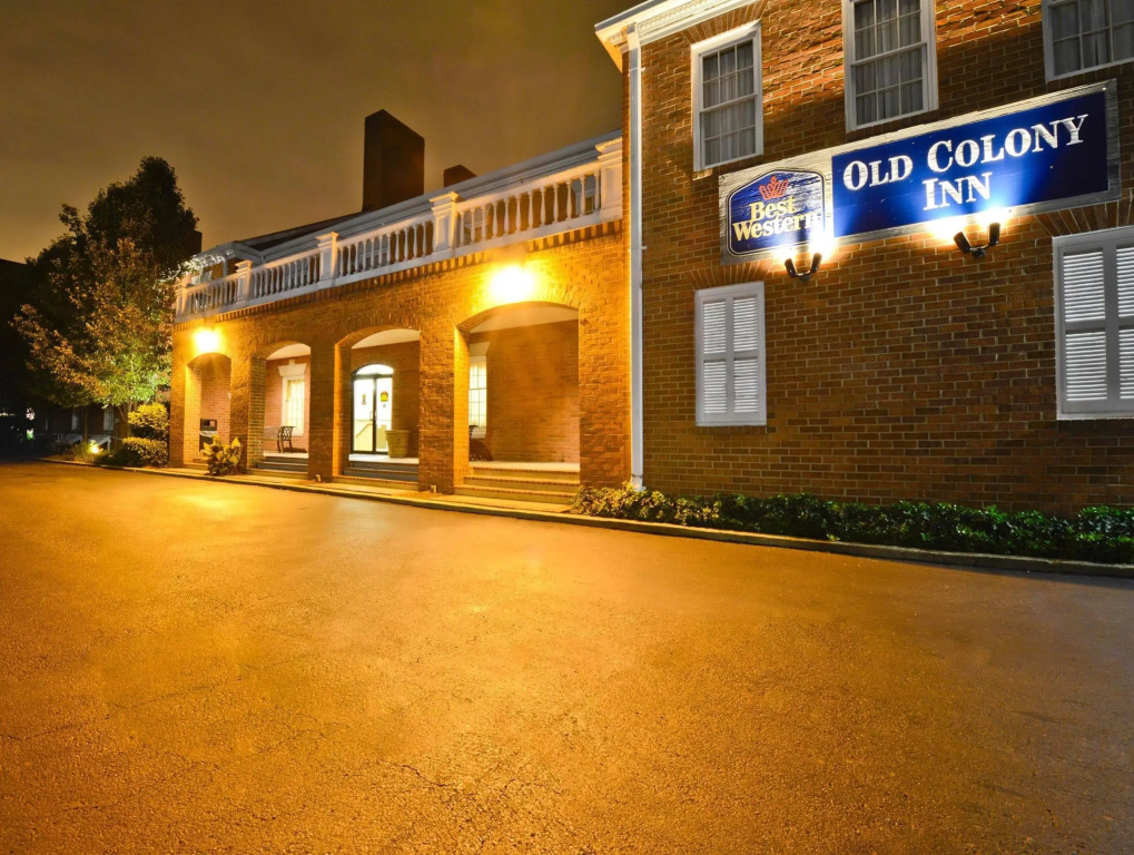 photo 1 of Old Colony Inn Alexandria