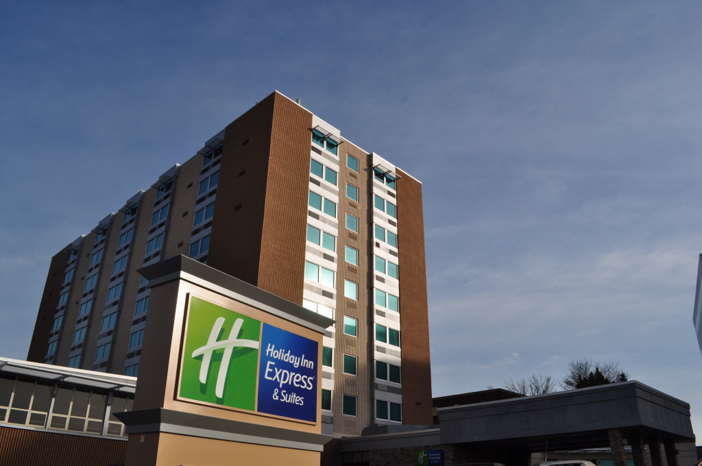 photo 1 of Holiday Inn Express & Suites Pittsburgh West - Greentree by IHG
