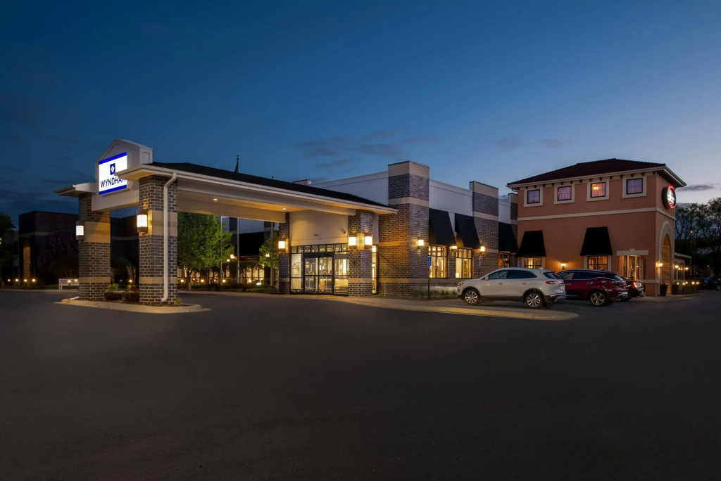 photo 1 of Wyndham Bloomington - Mall of America