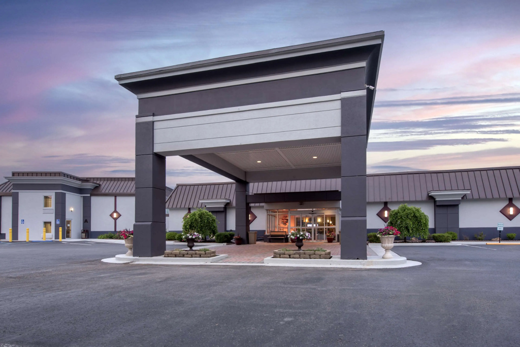 photo 1 of Best Western Plus Bridgeport Inn