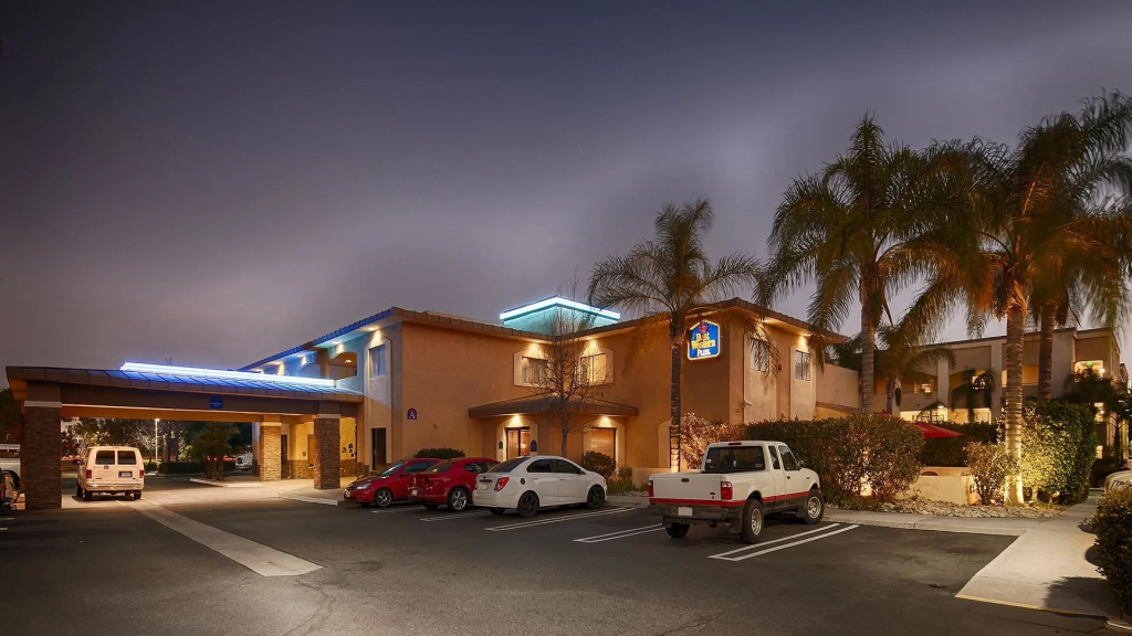 photo 1 of Hotel d’Lins Ontario Airport