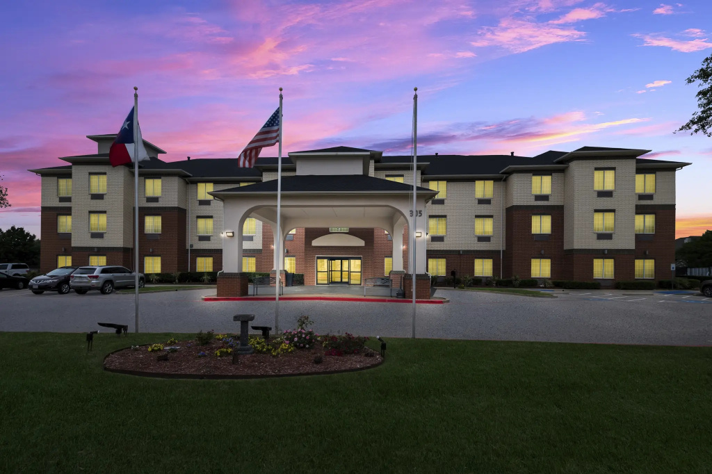 photo 1 of Best Western Plus Lake Dallas Inn & Suites