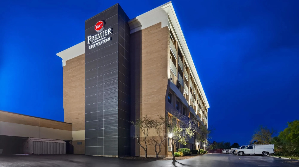 photo 1 of Holiday Inn Brookfield - ​​Milwaukee by IHG