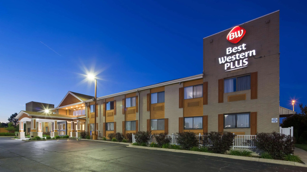 photo 1 of Best Western Plus Oakbrook Inn