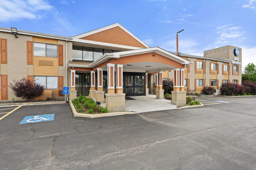 photo 1 of Best Western Oakbrook Inn