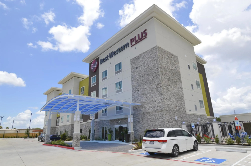 photo 1 of Holiday Inn Express And Suites Pasadena Houston Southeast by IHG