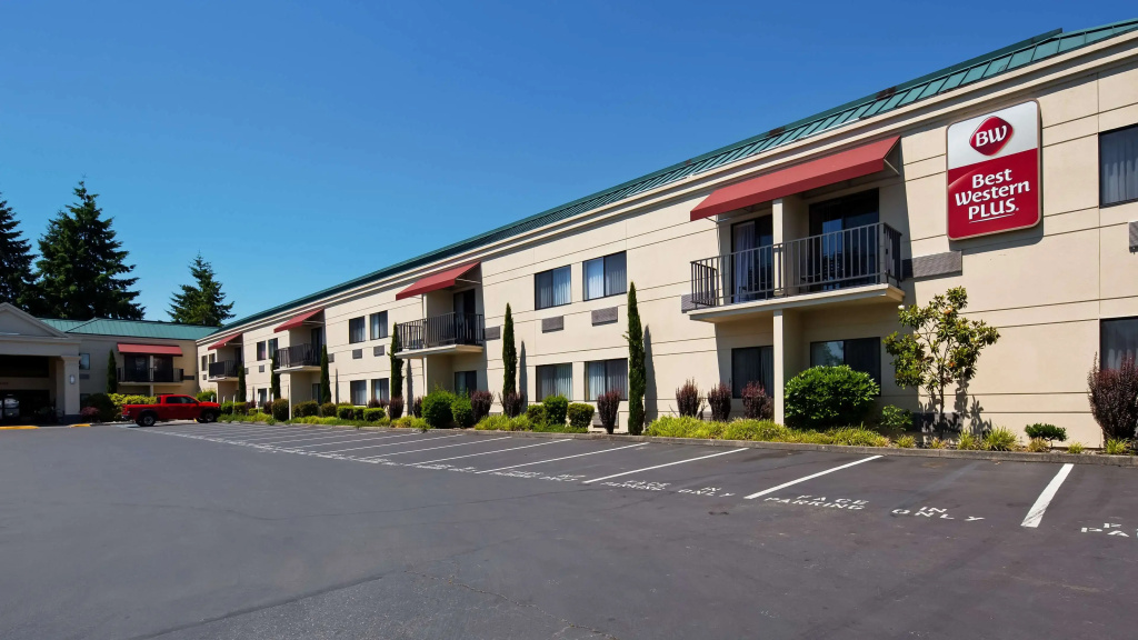 photo 1 of Best Western Plus Plaza by the Green
