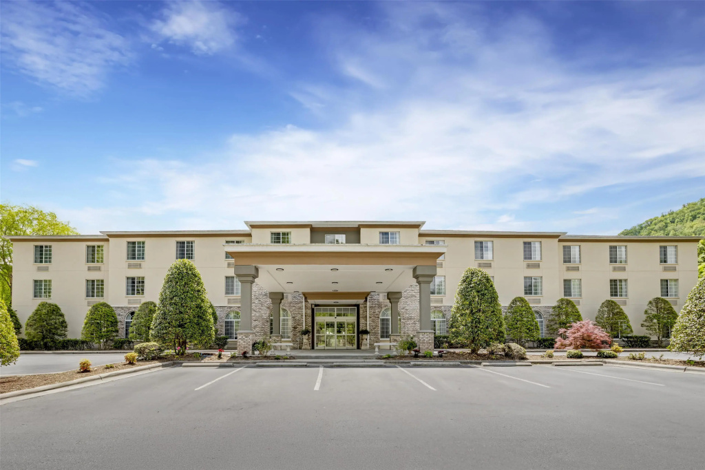 photo 1 of Best Western Plus River Escape Inn & Suites