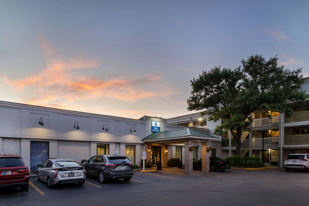 photo 1 of Best Western Savannah Historic District