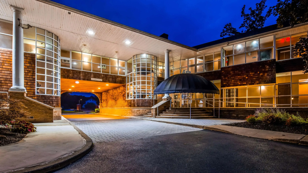 photo 1 of Best Western Plus The Inn & Suites At The Falls