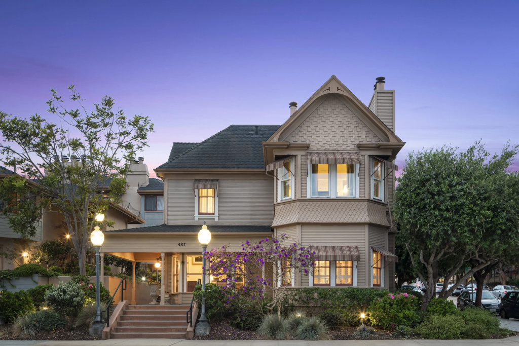 photo 1 of Victorian Inn