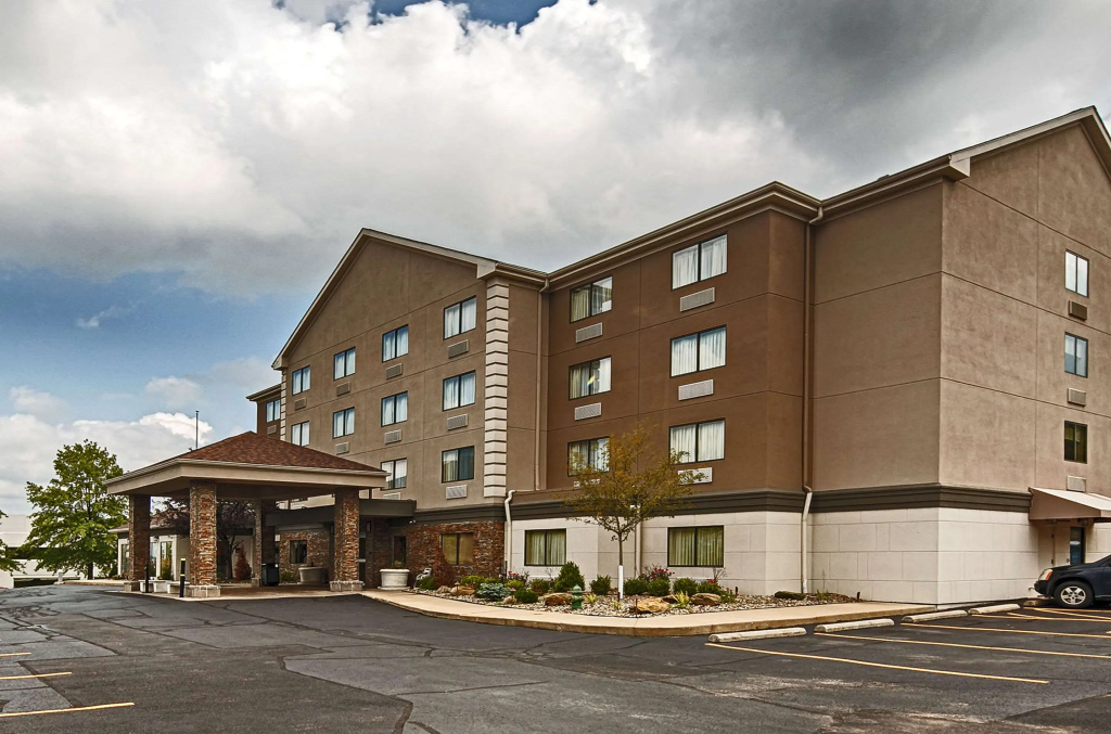 photo 1 of Comfort Inn & Suites Copley Akron