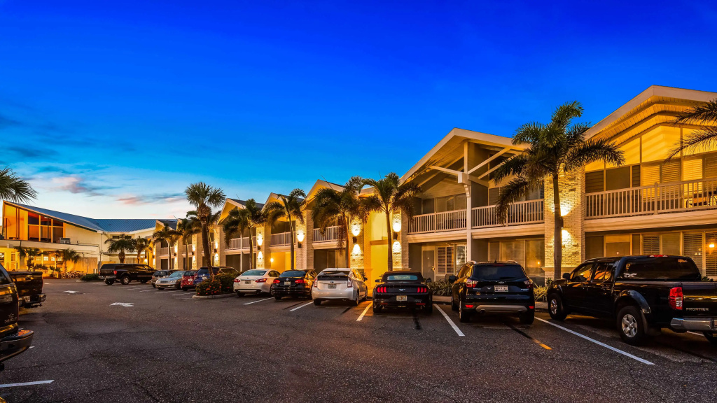 photo 1 of Best Western Plus Yacht Harbor Inn