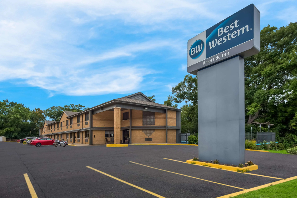 photo 1 of Best Western Riverside Inn