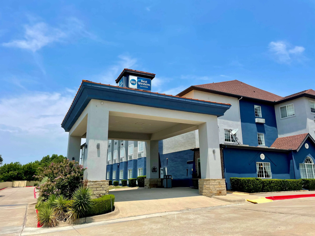 photo 1 of Best Western Roanoke Inn & Suites