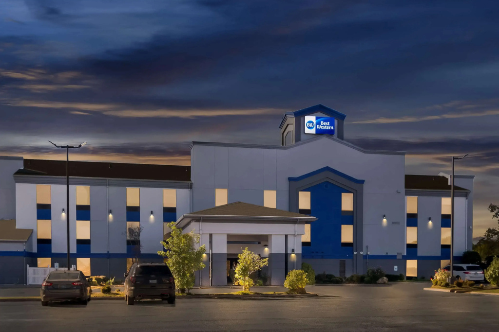 photo 1 of Best Western Seminole Inn & Suites