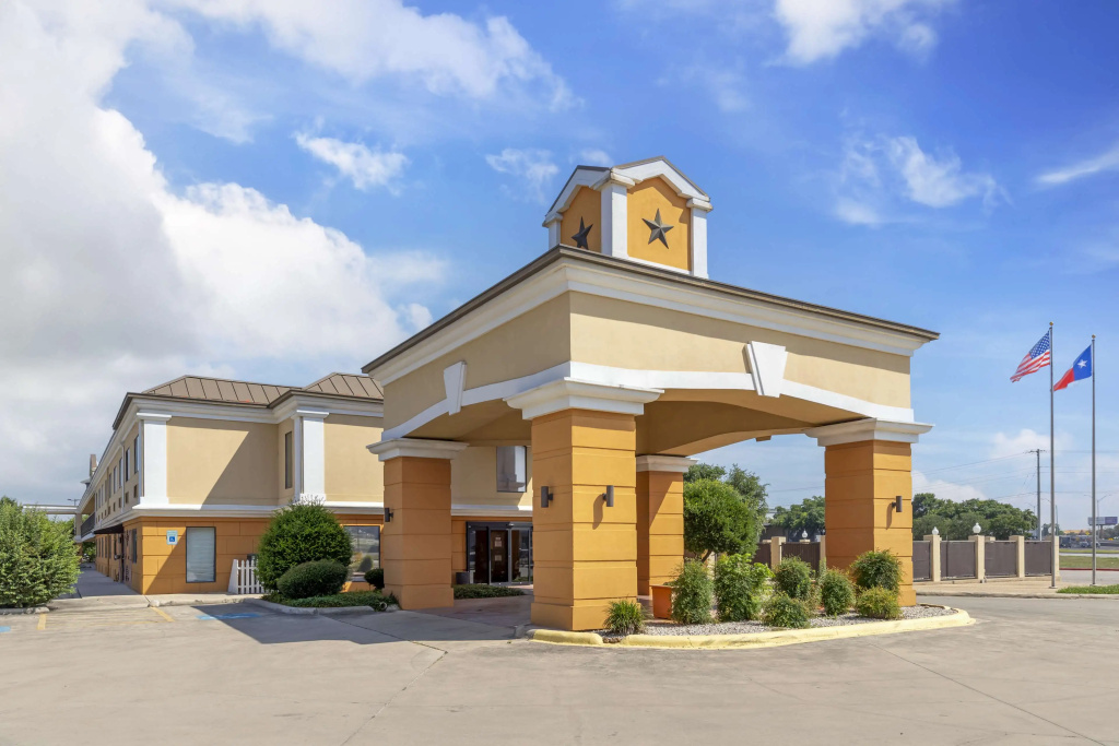 photo 1 of Best Western Inn & Suites