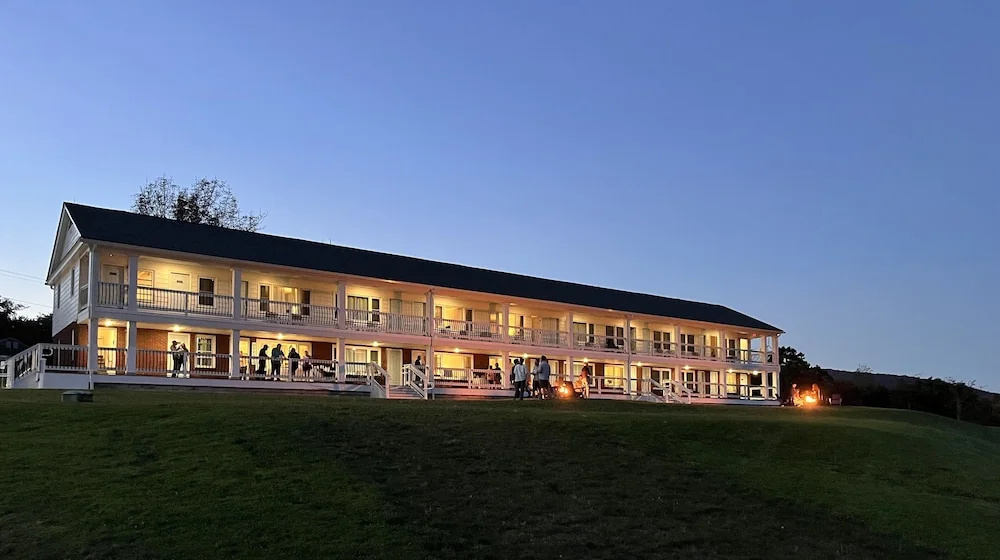 photo 1 of Blue Vista Motor Lodge