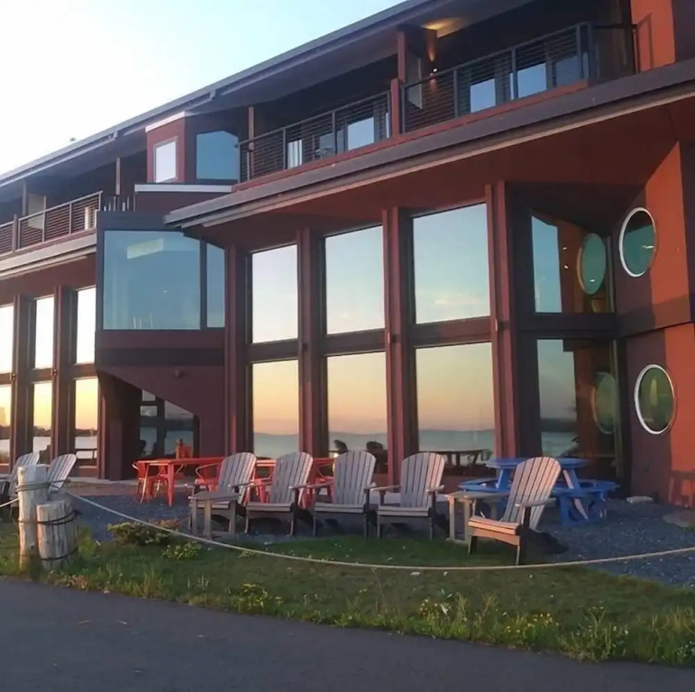 photo 1 of Blue Wave Inn